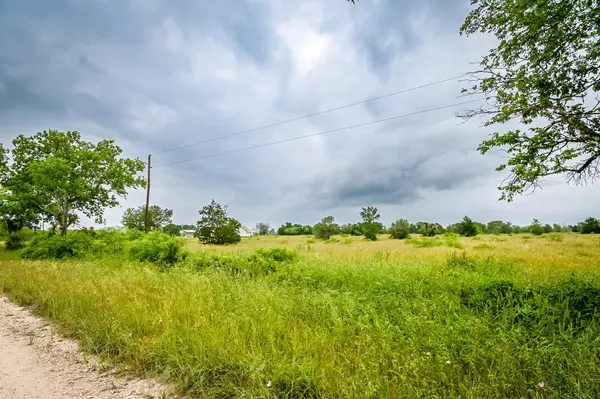 Waelder, TX 78959,TR 5 000 County Road 451