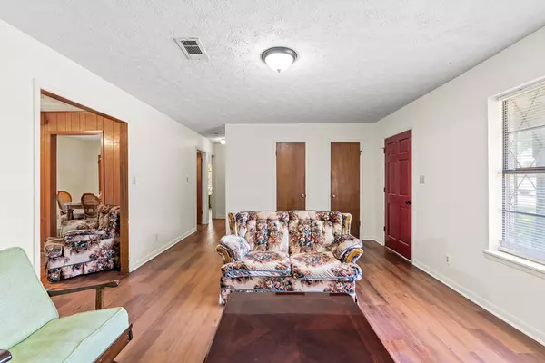 Rockdale, TX 76567,814 W BELL Ave