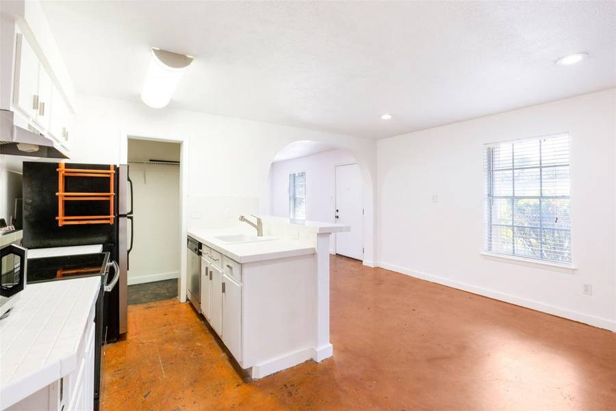 2302 East Side DR #11, Austin, TX 78704