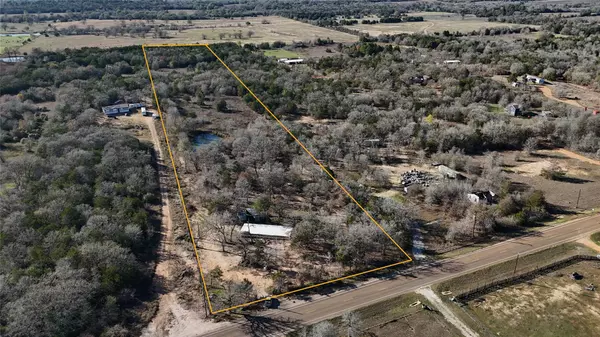 1694 Fm 2104,  Paige,  TX 78659