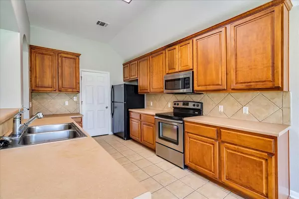 126 Hyltin ST, Hutto, TX 78634