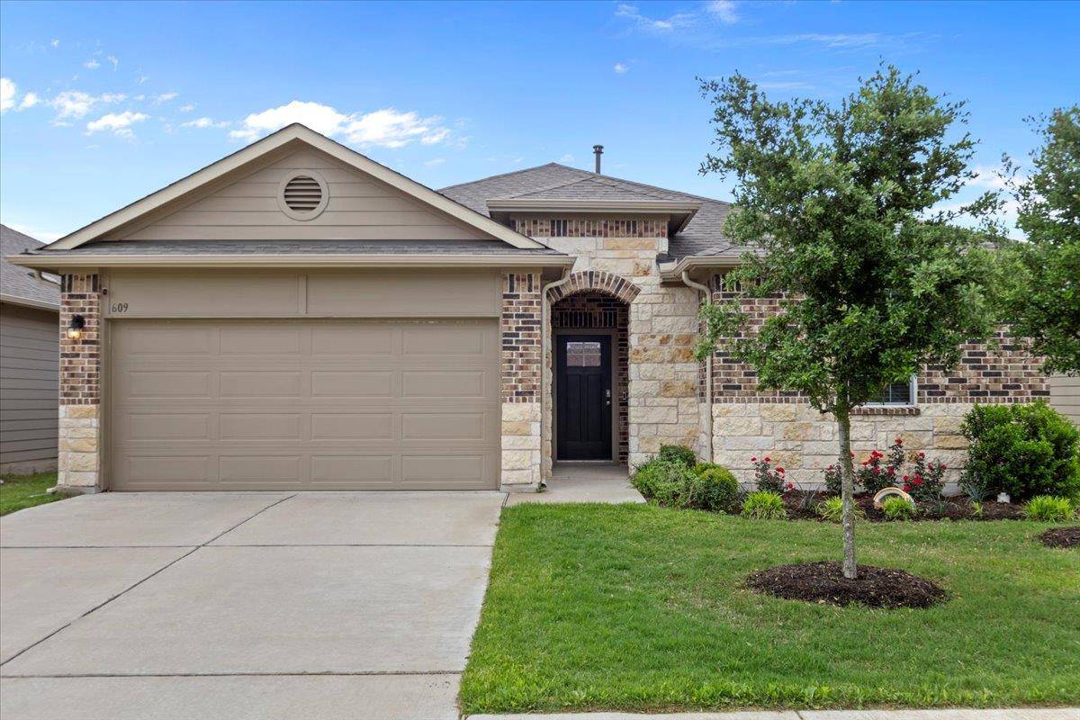 609 Bluffview DR, Bastrop, TX 78602