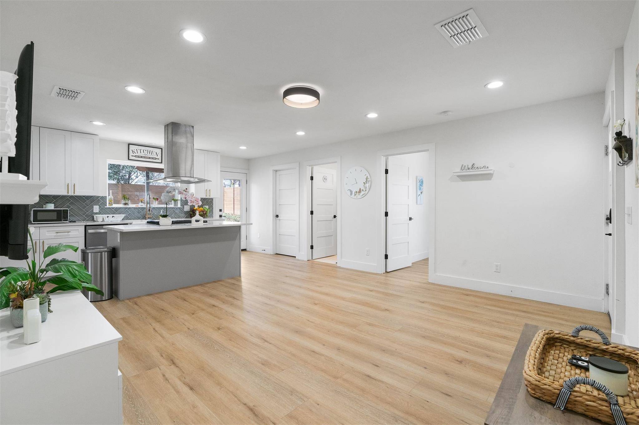 Austin, TX 78757,8516 Contour DR