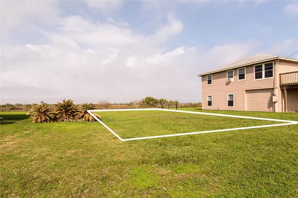 499 Beachfront DR, Bay City, TX 77457