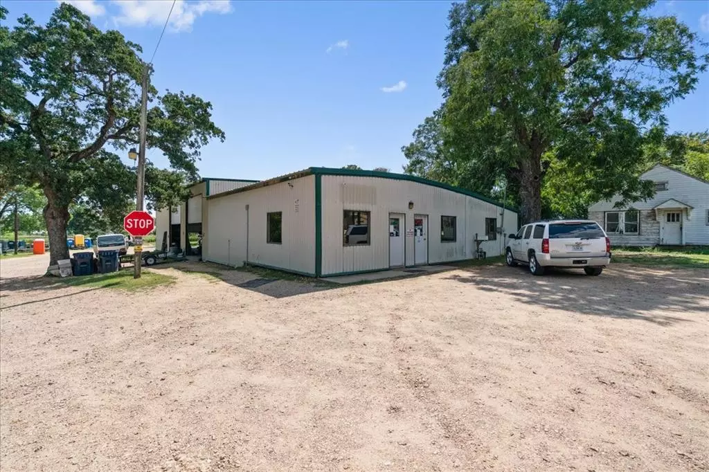 Rockdale, TX 76567,601 W Cameron Ave