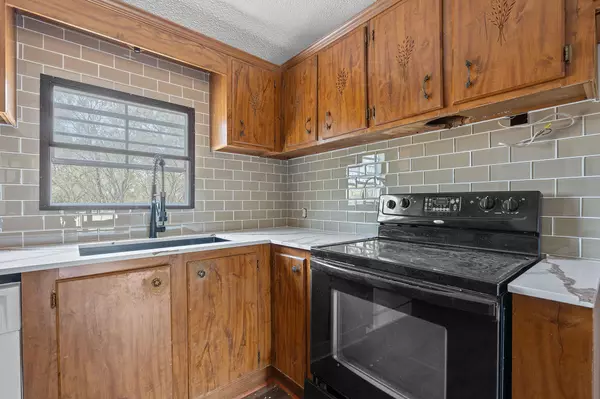 Luling, TX 78648,1375 Plant RD