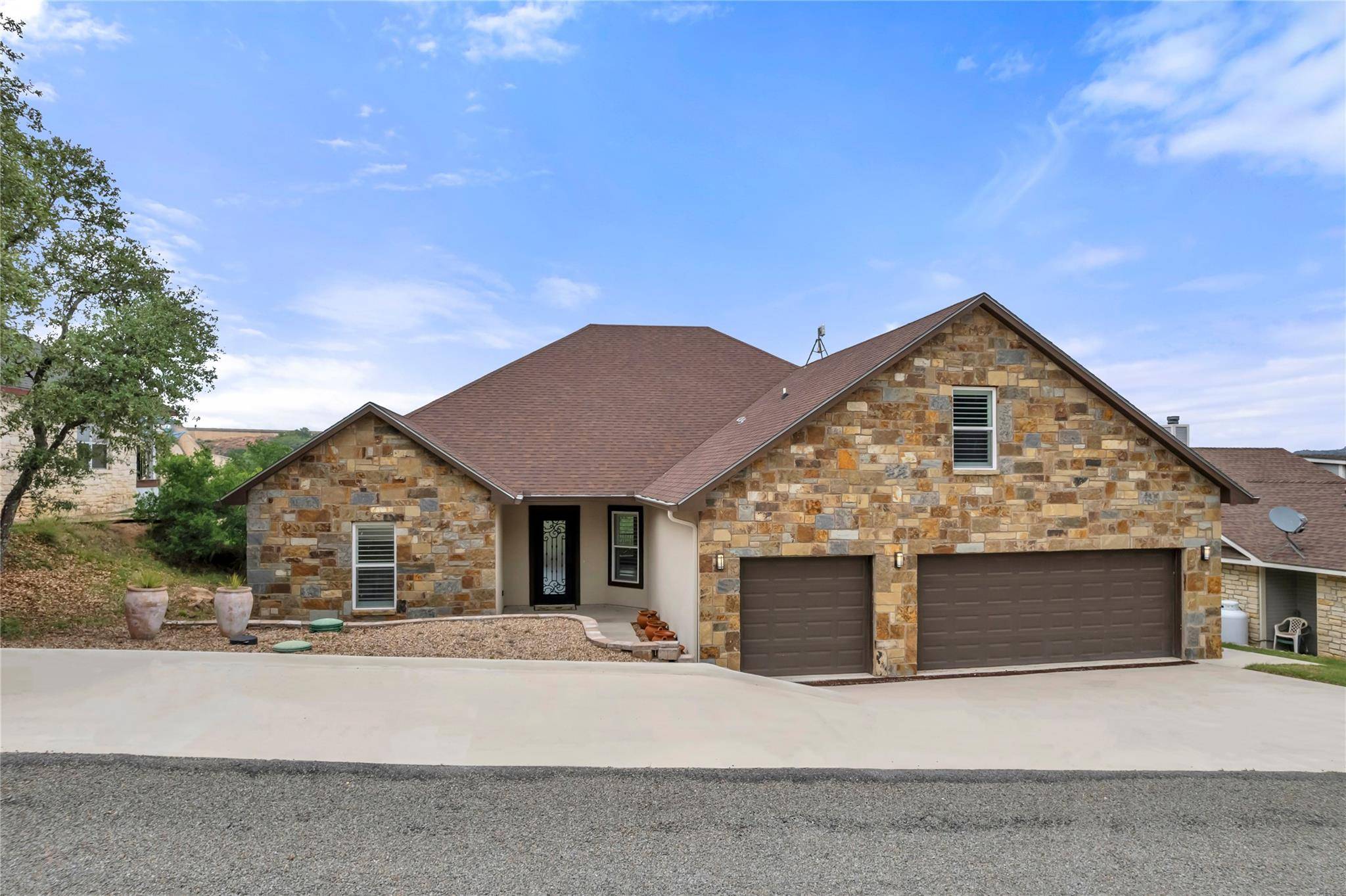 155 Trinidad ST, Buchanan Dam, TX 78609