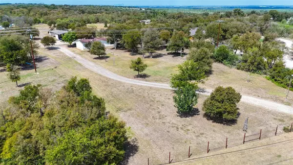 8106 WOLF LN, Del Valle, TX 78617