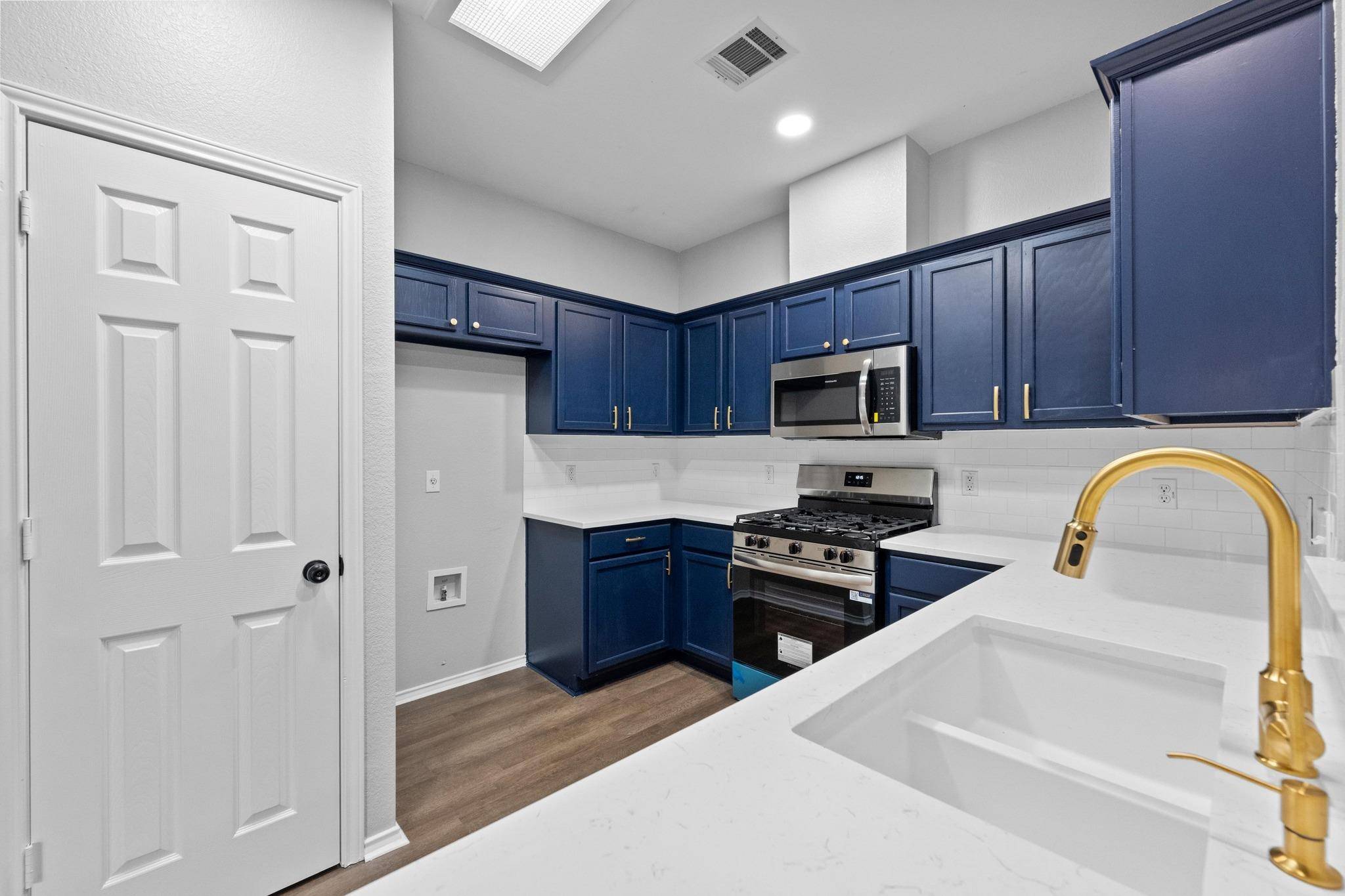 Austin, TX 78749,8943 W Hove LOOP