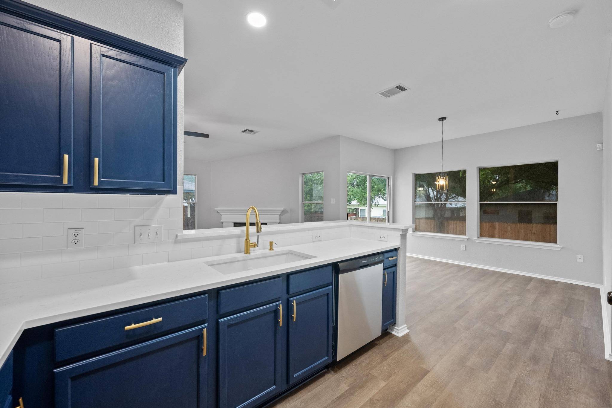 Austin, TX 78749,8943 W Hove LOOP