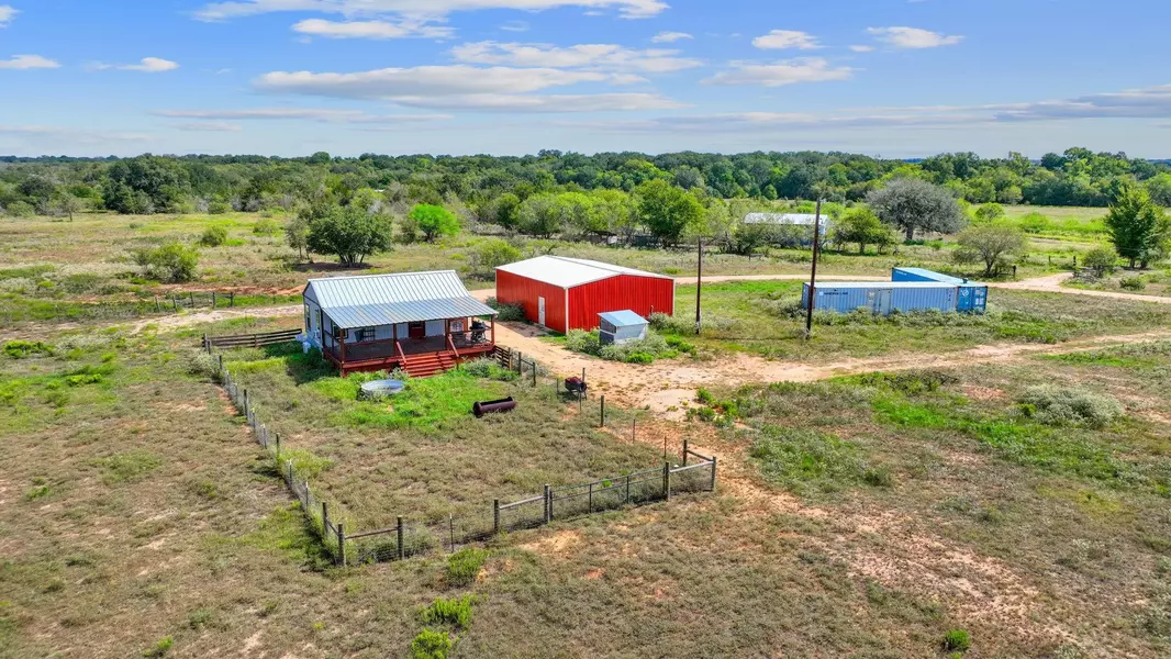 1636 Sparta Field RD, Waelder, TX 78959