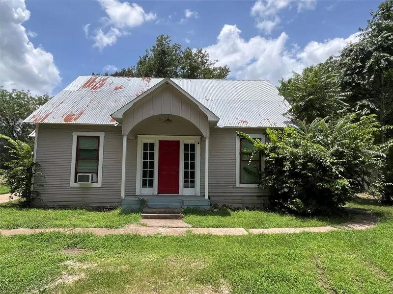 523 Old Highway 20, Mcdade, TX 78650