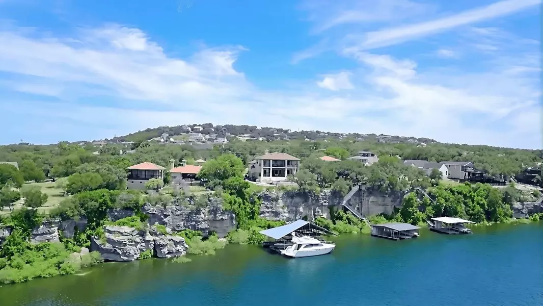 22000 Briarcliff DR, Spicewood, TX 78669