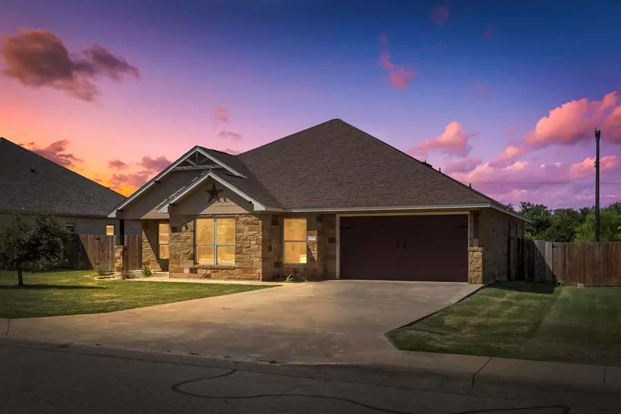 345 Jake DR, Jarrell, TX 76537