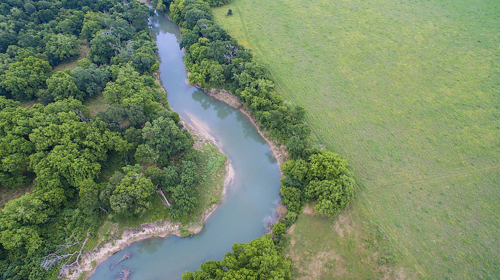 2464 County Road 249, Luling, TX 78648
