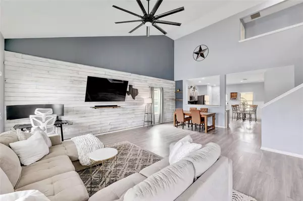 107 Denton DR,  Hutto,  TX 78634