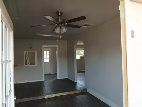 Round Rock, TX 78664,1305 S MAYS ST #C&D