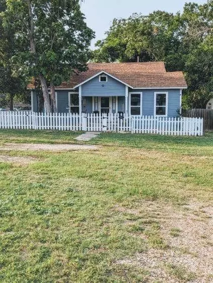 301 E Broadway ST, Granger, TX 76530