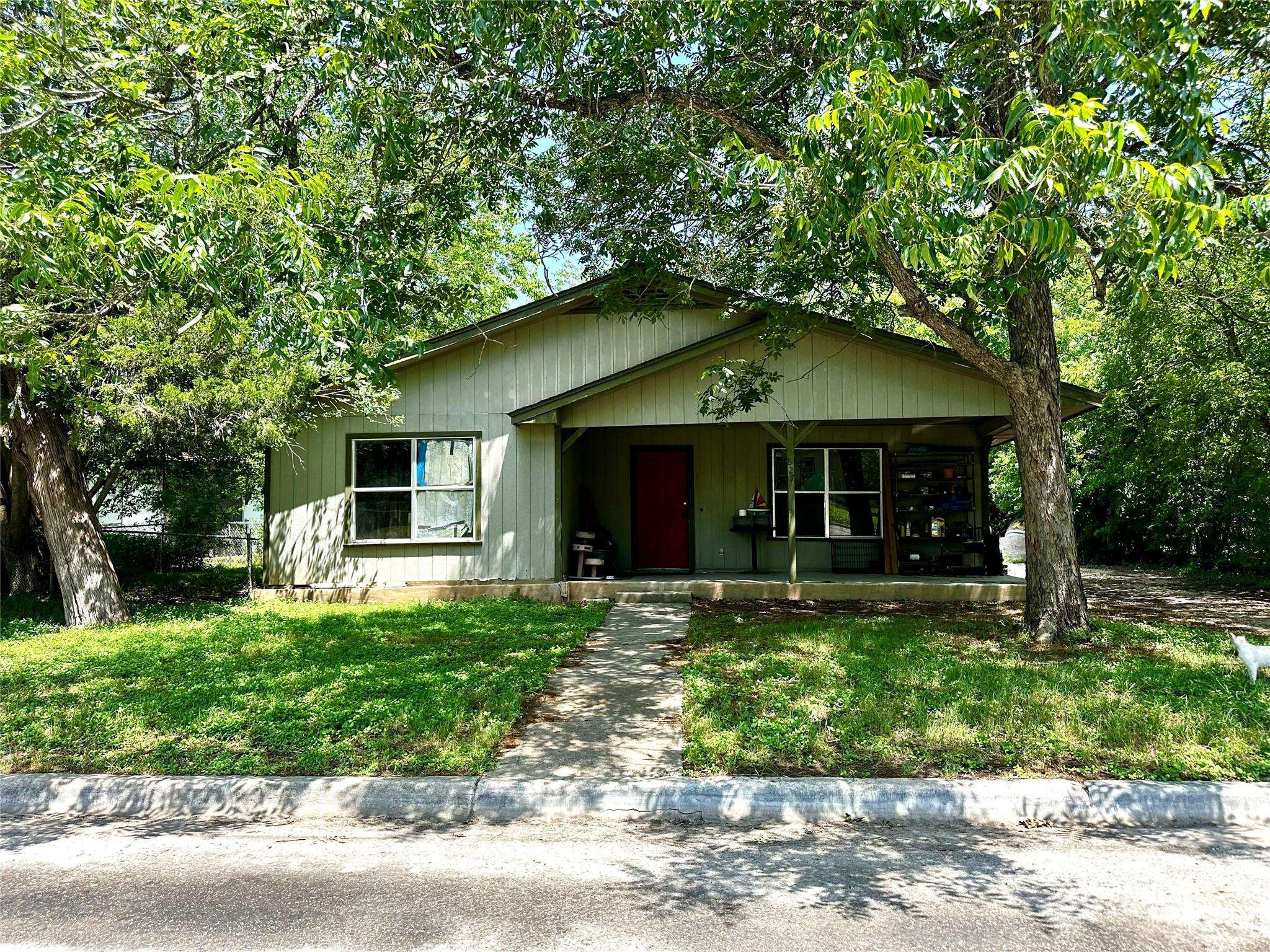 827 Clearfork ST,  Lockhart,  TX 78644
