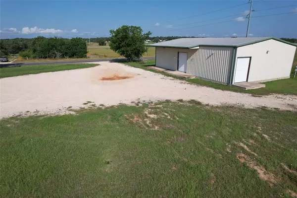 712 N Fm 487, Rockdale, TX 76567