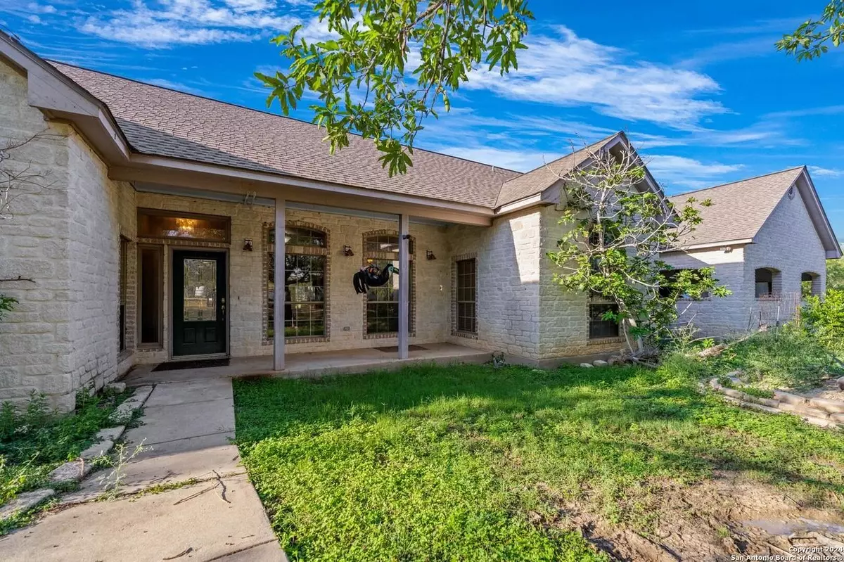 Jourdanton, TX 78026,6170 CR 332