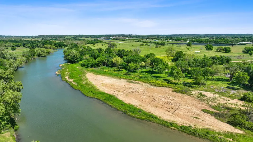 665 SH 230 Loop, Smithville, TX 78957