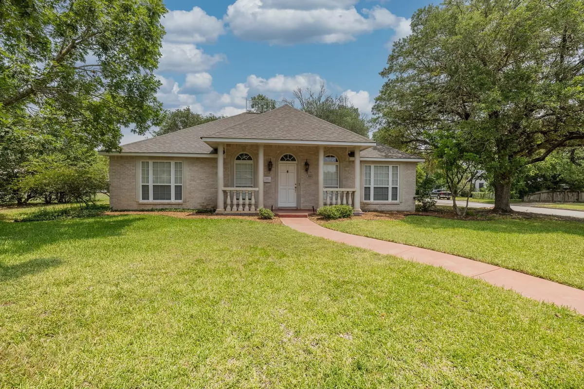 Gonzales, TX 78629,302 Rather ST