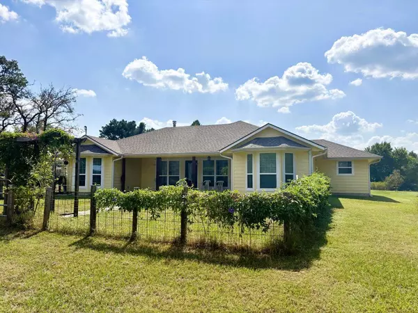 Gause, TX 77857,8954 County Road 353