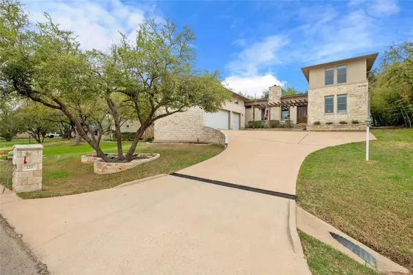 220 CLUBHOUSE DR, Lakeway, TX 78734