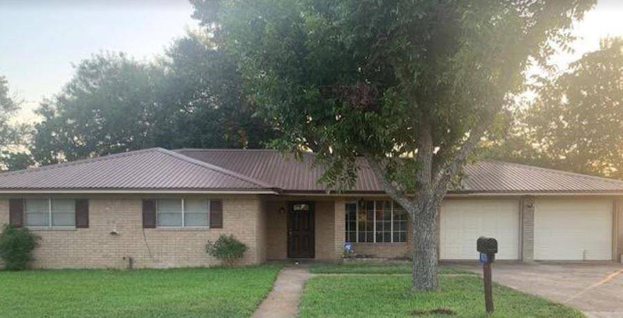 821 Eckel ST, La Grange, TX 78945