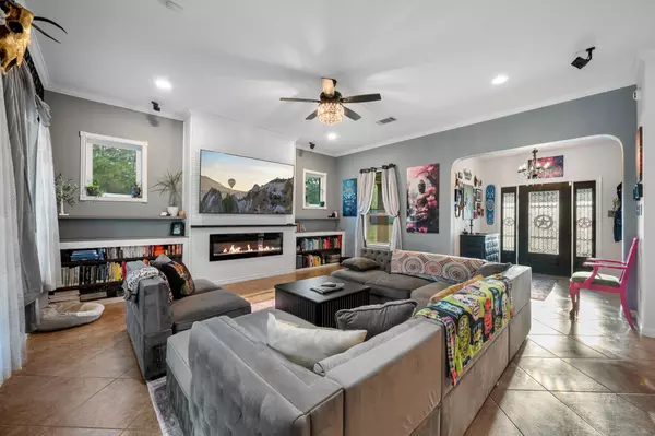 Bastrop, TX 78602,402 Pine Tree LOOP