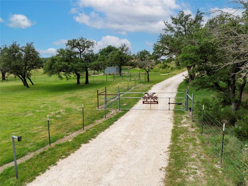 908 Spring Creek RD, Florence, TX 76527