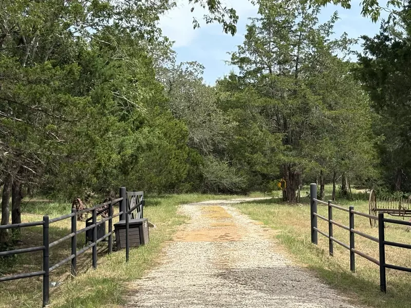 596 Herron TRL, Mcdade, TX 78650