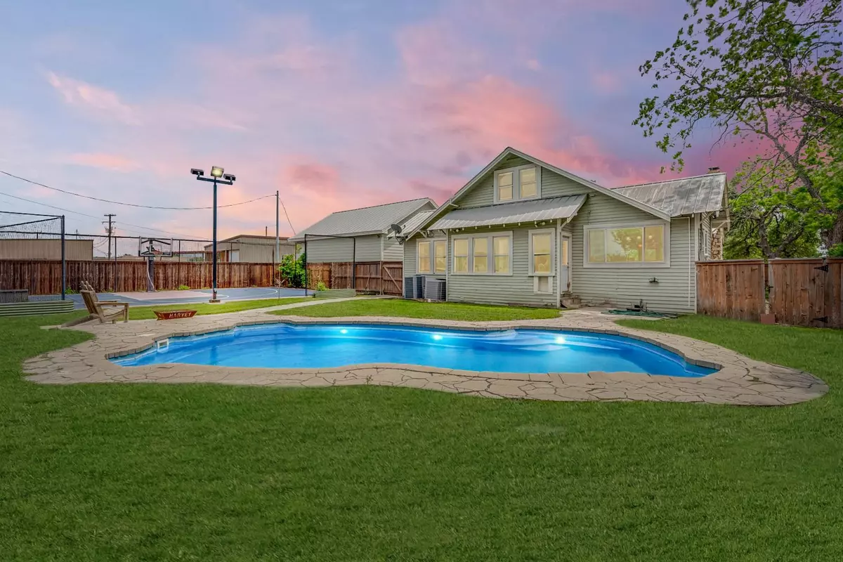 Marion, TX 78124,130 W Schulz