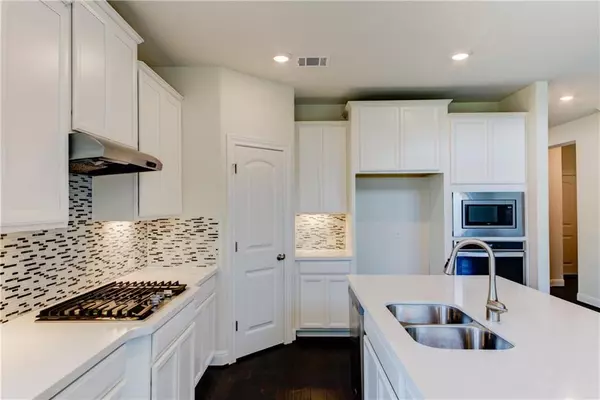 5405 Castana BND,  Austin,  TX 78738