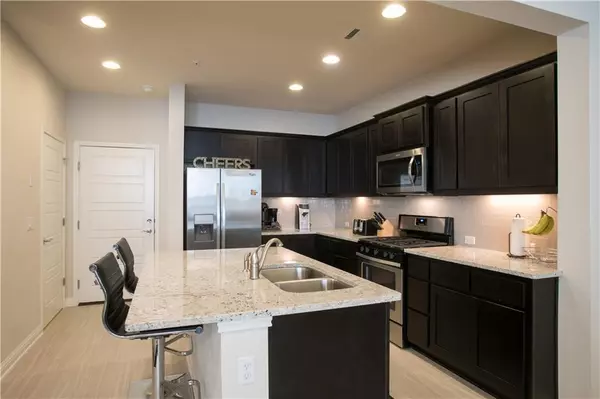 Austin, TX 78741,6814 E Riverside DR #53