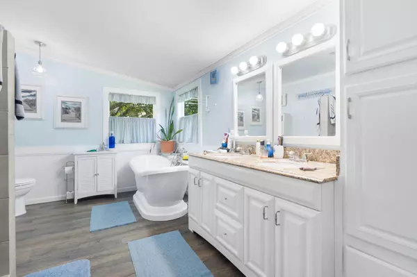 Bastrop, TX 78602,327 Laura LN