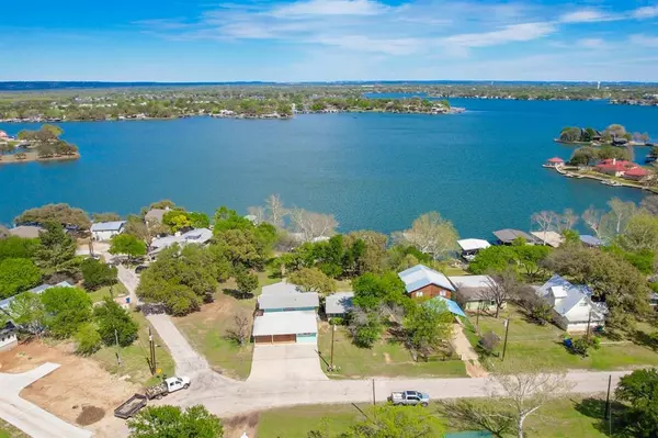 401 W Lakeshore DR, Sunrise Beach, TX 78643