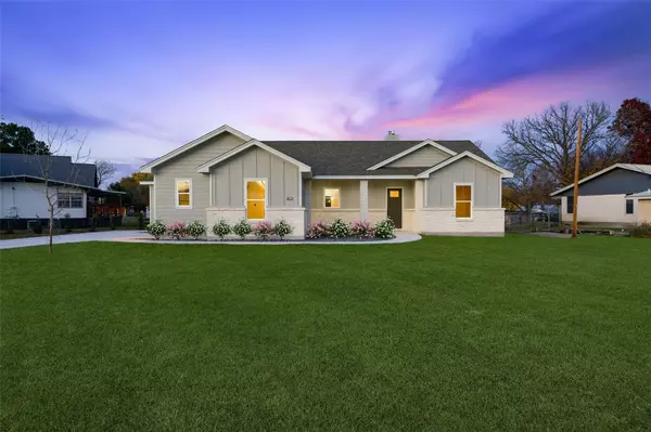 401 Circle DR,  Sunrise Beach Village,  TX 78643