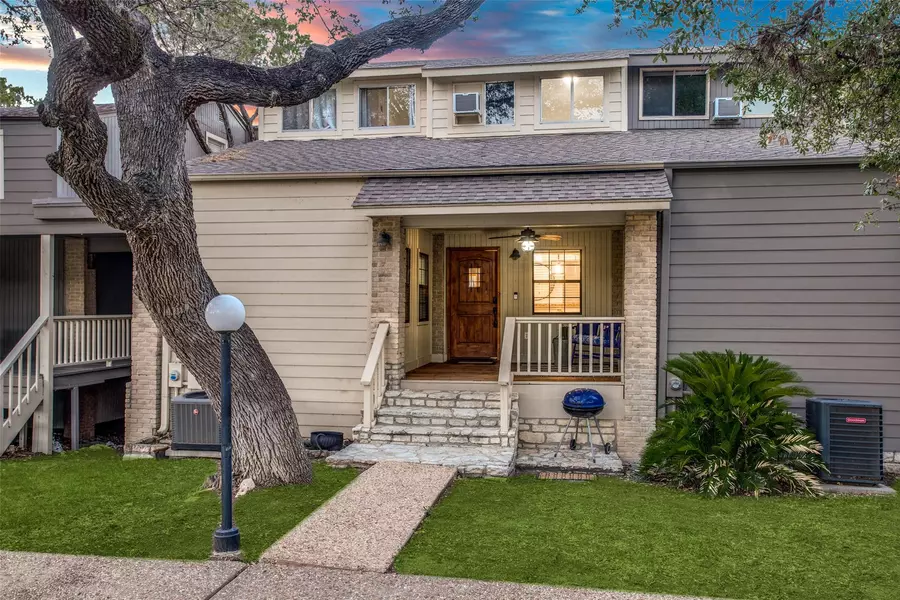 529 Venture BLVD S, Point Venture, TX 78645