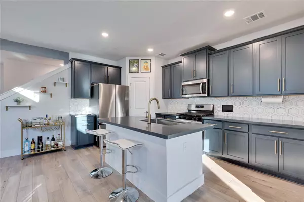 Austin, TX 78744,8607 Cottage Rose DR