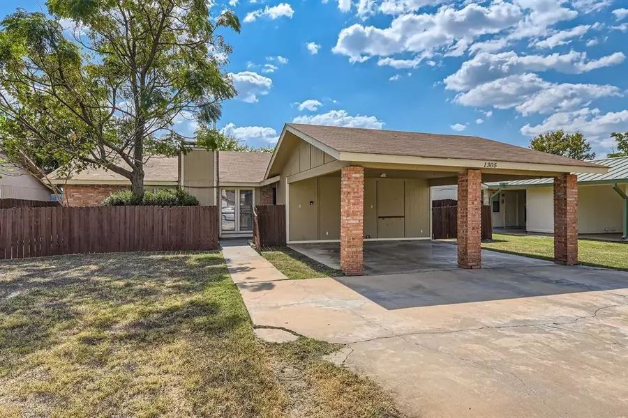 1305 Westcott Dr. DR #A, Round Rock, TX 78664