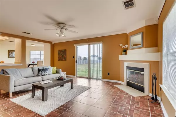 335 Siebert DR,  Kyle,  TX 78640