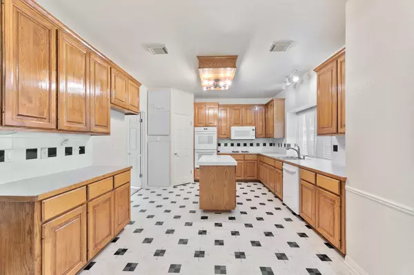 Austin, TX 78732,3903 Caney Creek RD
