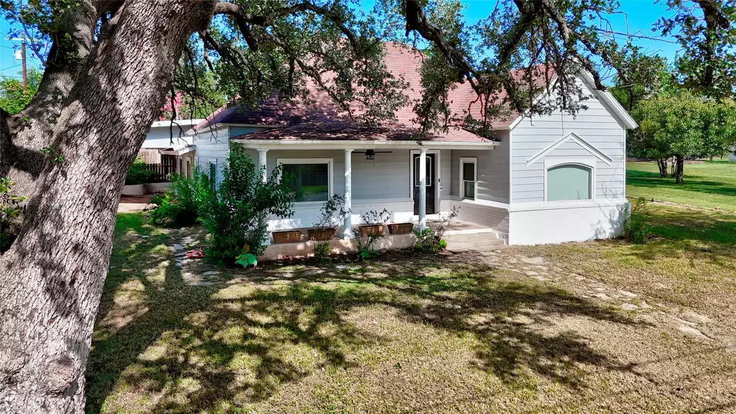 1209 Wright ST, Llano, TX 78643