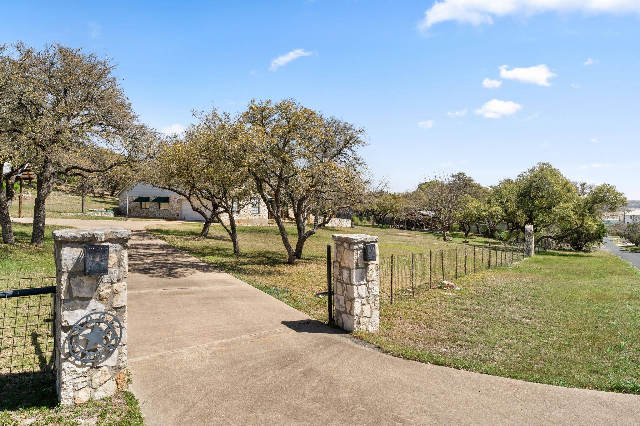 20106 Moon Dance LN, Spicewood, TX 78669