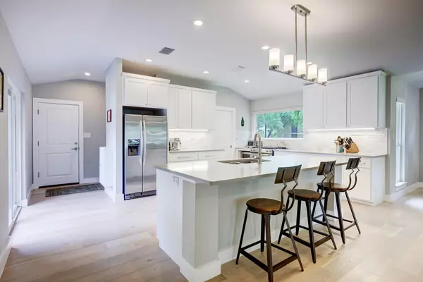 Austin, TX 78757,2500 Pinewood TER