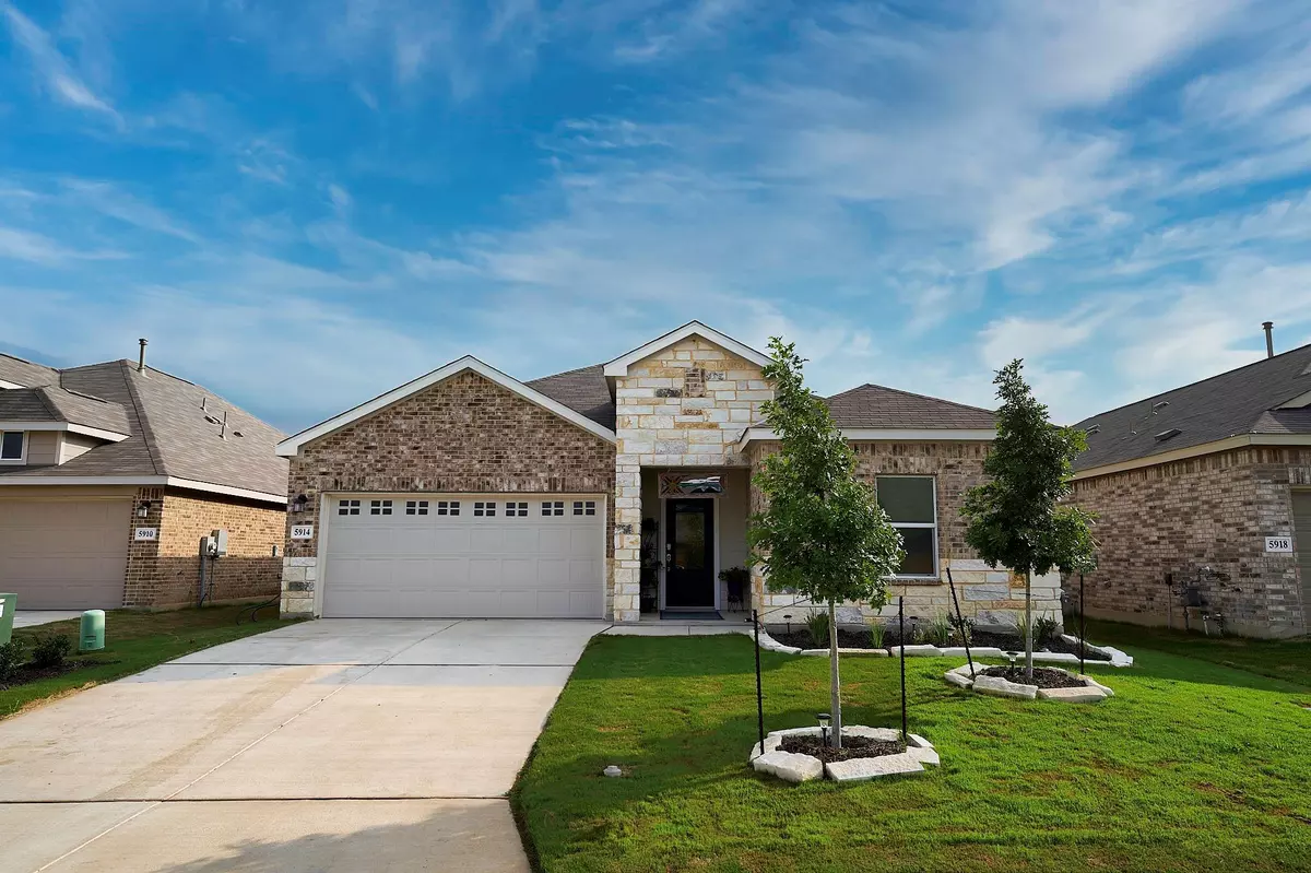 Seguin, TX 78155,5914 Corsicana WAY
