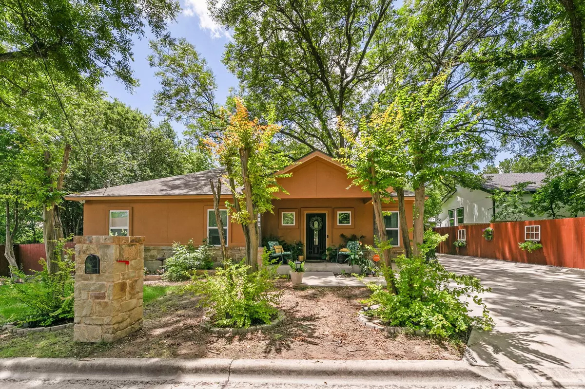 Lockhart, TX 78644,810 MONTERREY ST
