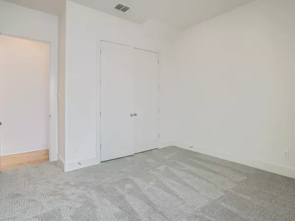 Round Rock, TX 78665,1531 N Red Bud LN #37